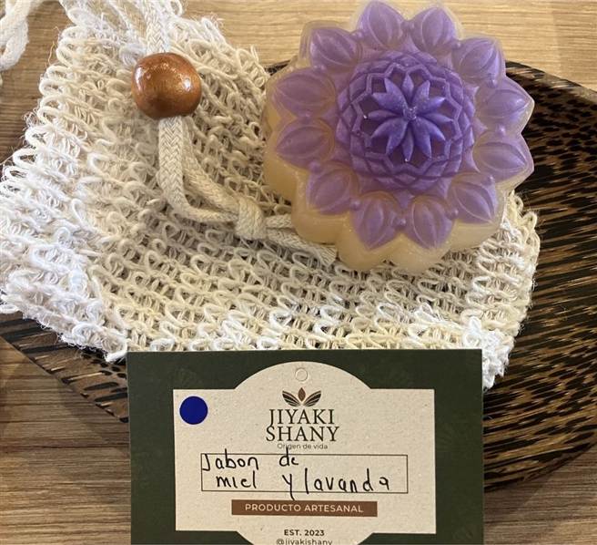 Jabones con miel y plantas 3